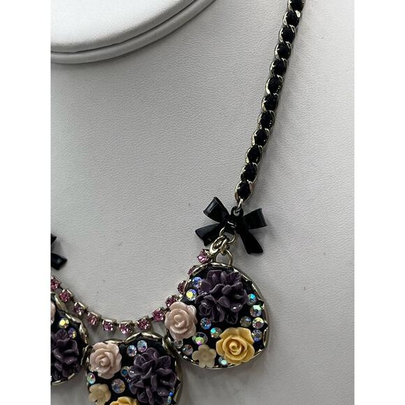 Betsey Johnson Vintage Floral Heart‎ Necklace Resin Black 
Carved Pink Rose Bow - Picture 6 of 13